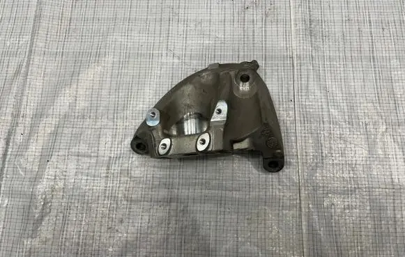 Alfa Romeo Giulia Engine mounting bracket 670052275
