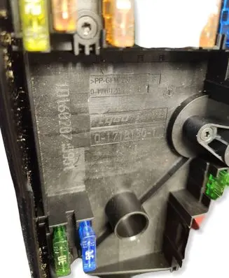 Volkswagen Golf V Fuse box set 017181281 017181301