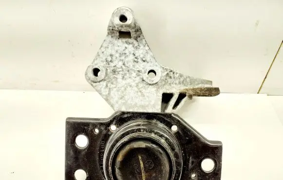 Nissan Qashqai Engine mount bracket DD130312