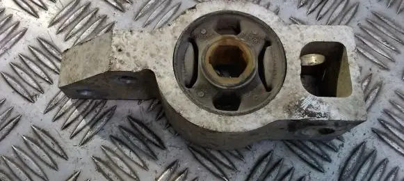 Volkswagen Touran I Front wishbone bush 