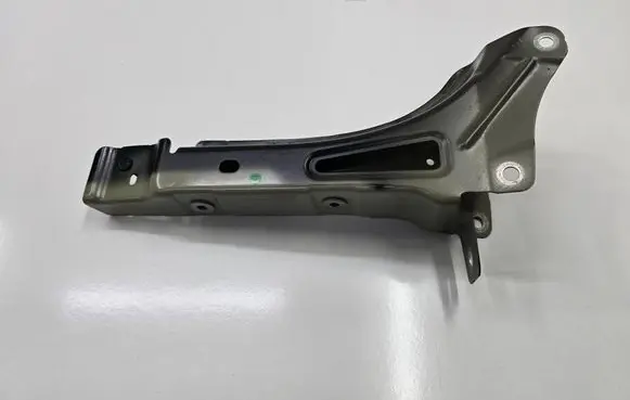 Porsche Taycan 9J1 Fender mounting bracket 9J1805373