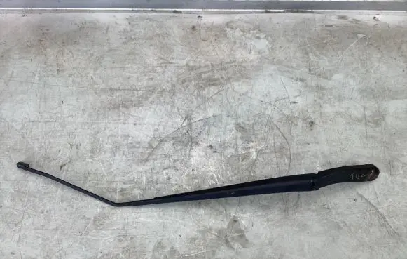 Chrysler Town u0026 Country V Windshield/front glass wiper blade 24030776 A4130