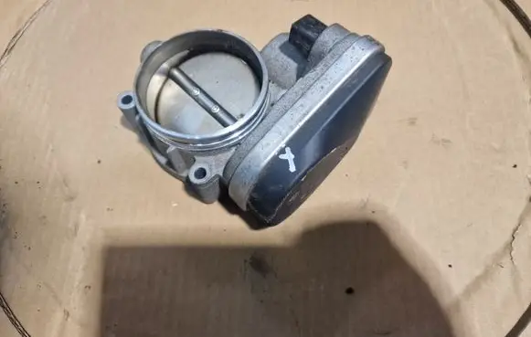 BMW 5 E60 E61 Throttle valve 7516946