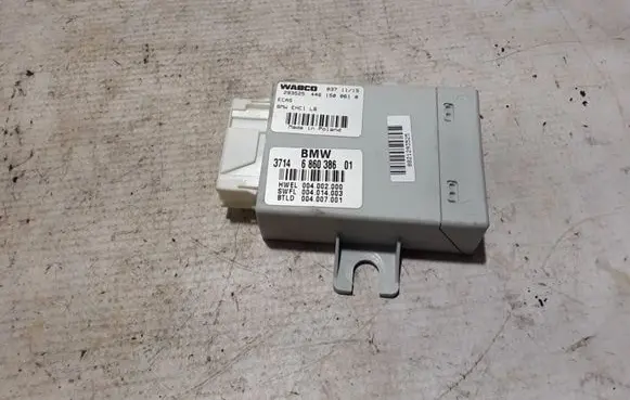 BMW 5 F10 F11 Air suspension control unit module (rear) 6860386