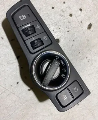 Hyundai i40 Light switch 93300-2Z970