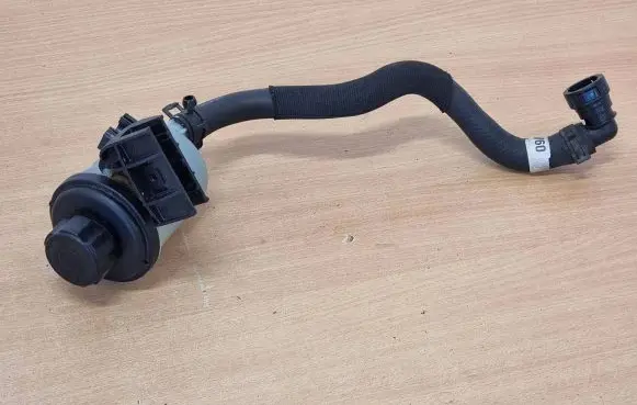 Volvo V60 Power steering fluid tank/reservoir 31302576
