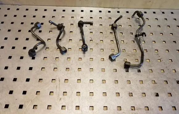 Opel Antara Fuel injector supply line/pipe 