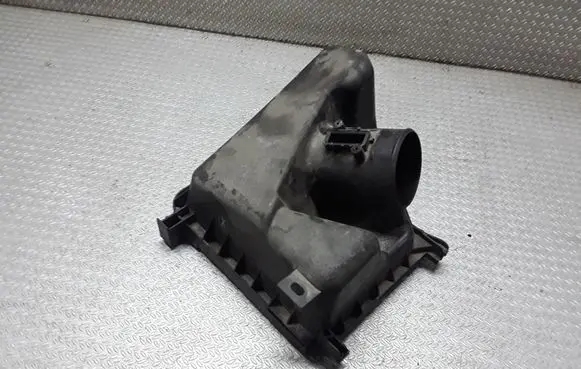 Toyota Verso Air filter box cover 