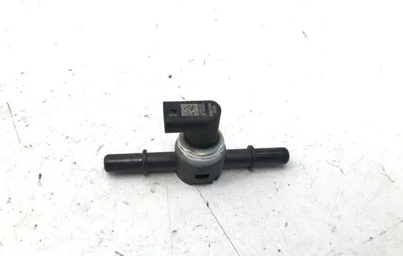 BMW X1 U11 Fuel pressure sensor 7952799 7125177