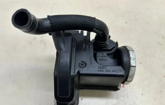 Audi A8 S8 D4 4H Breather/breather pipe/hose 079103542D 079103542 72367318