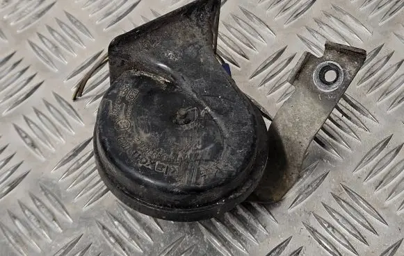 Audi A4 S4 B5 8D Horn signal 0092018 CH2139