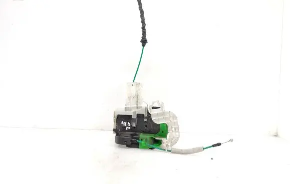 Hyundai i40 Front door lock 813103Z030