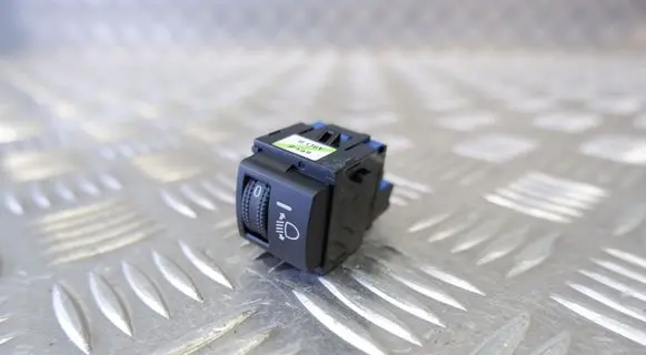Toyota Yaris XP210 Headlight level height control switch 841520D290
