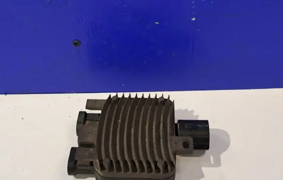 Volvo S60 Coolant fan relay 940013801