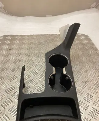 Cup holder front
