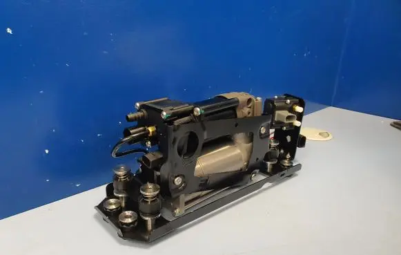BMW 7 F01 F02 F03 F04 Air suspension compressor/pump 37206875176 37206784137