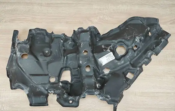 BMW X6 G06 Heat shield in engine bay 7434358
