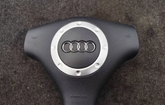 Audi TT Mk1 Steering wheel airbag 8N0880201