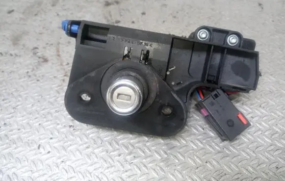Opel Meriva A Tailgate exterior lock 13168316 GM109183495
