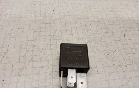 Volkswagen PASSAT B6 Other relay 3D0951253A