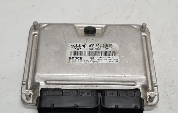 Volkswagen PASSAT B5.5 Engine control unit/module 038906019KD 0281011205