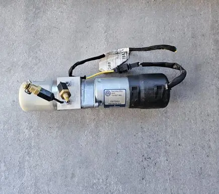 Volkswagen Touareg I Tailgate hydraulic pump motor 7L6827449 057502 HB70678002