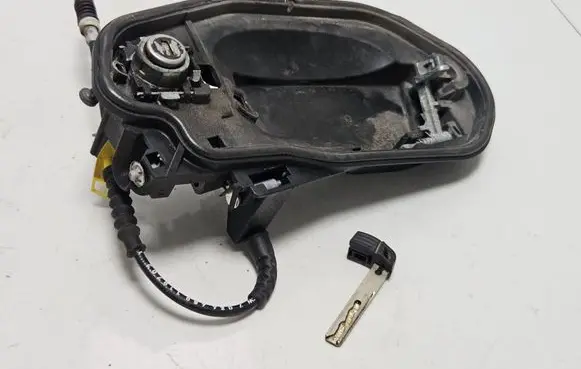 BMW 5 E60 E61 Front door exterior handle/bracket 7191615