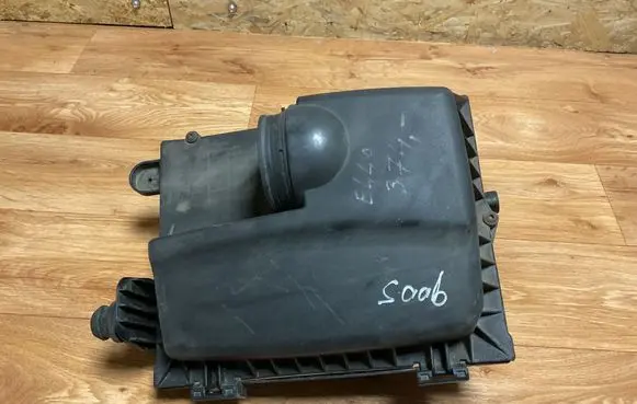 Volkswagen PASSAT B5 Air filter box 12802773
