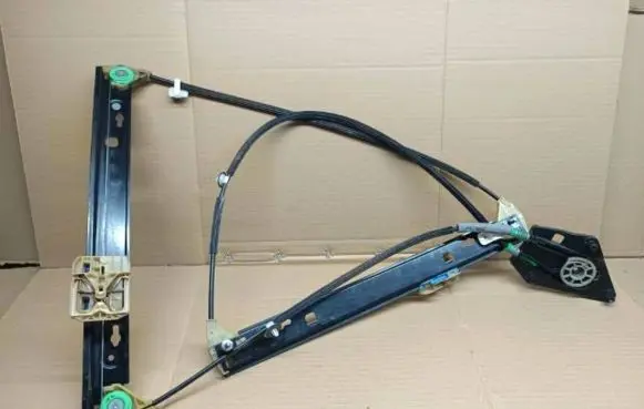 Audi A1 Front door manual window regulator 8X3837461 1021921234103