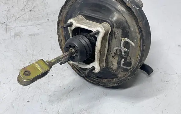 Opel Frontera B Brake booster 97137066