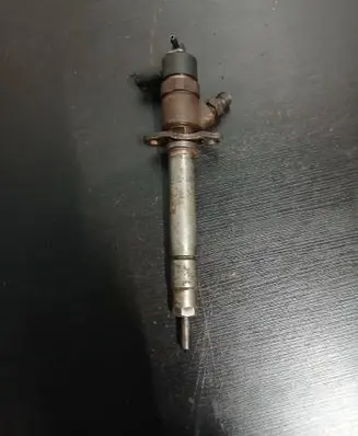 Volvo XC90 Fuel injector 8658352