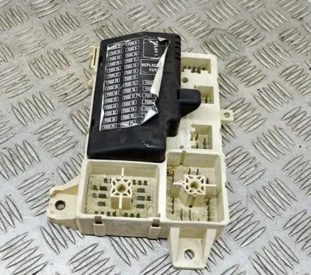 Jaguar S-Type Fuse module