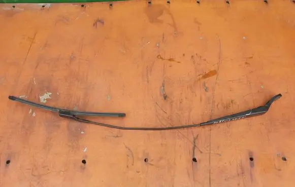 Peugeot Partner Windshield/front glass wiper blade 9682974780