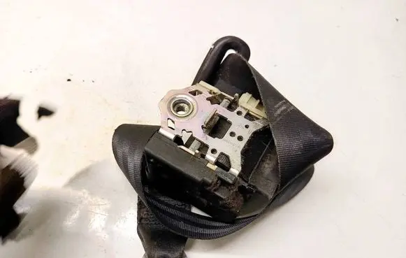 Ford Focus Front seatbelt 33040326A