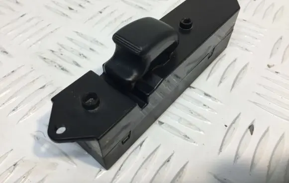 Mitsubishi Pajero Sport I Electric window control switch MR194819