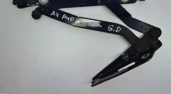 Toyota Corolla E120 E130 Tailgate/trunk/boot hinge 8E5827302C
