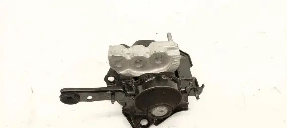 Toyota Yaris Cross Engine mount bracket