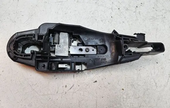 Peugeot 3008 II Rear door exterior handle/bracket 9802977380