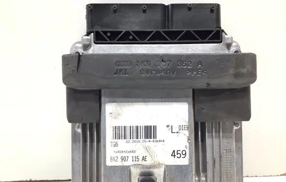 Audi A5 8T 8F Engine control unit/module 8K2907115AE 0261S06181