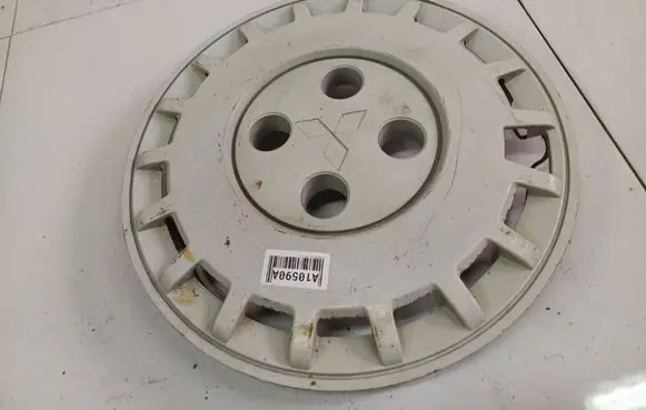 Mitsubishi Colt R14 wheel hub/cap/trim 