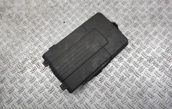 Volkswagen PASSAT B7 Battery box tray cover/lid 3C0915443A