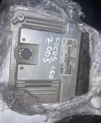 Ford Focus Engine control unit/module 4M5112A650YE 0281011701