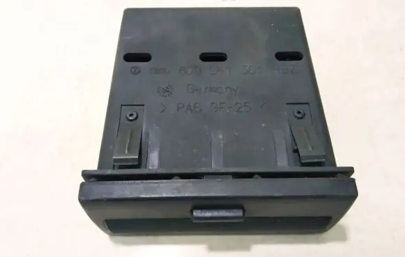 Glove box