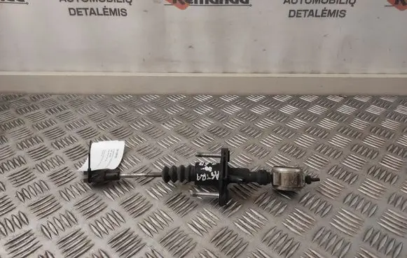 Opel Astra G Clutch master cylinder 90523769