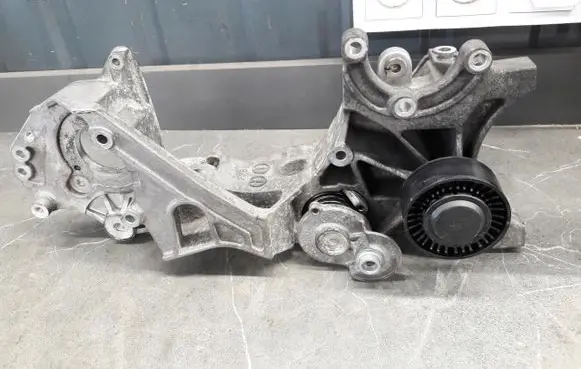 Audi A4 Allroad B8 Generator/alternator bracket 03L903143H