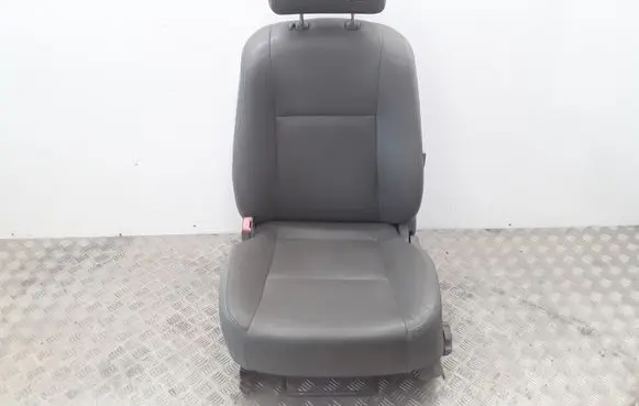 Suzuki Forenza Front driver seat 