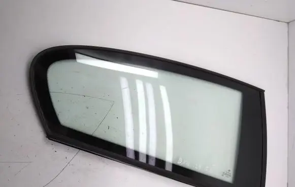 BMW 1 E82 E88 Rear side window