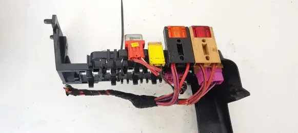 Volkswagen PASSAT B5 Fuse box set 8d1937545