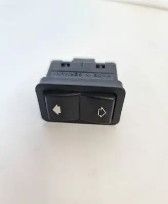 BMW 5 E39 Electric window control switch 8368974