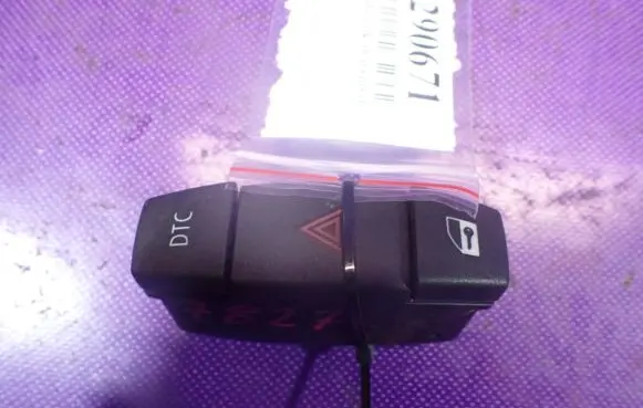 BMW 1 E81 E87 Hazard light switch 6945603
